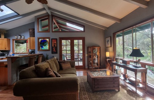 Volcano Apartment | Peaceful & Elegant Treetop Hideaway in Volcano Village
