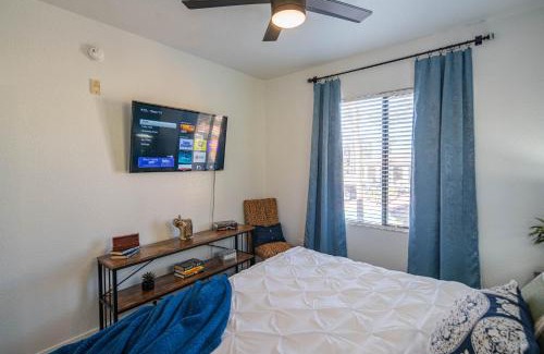 Tempe Apartment | Peaceful Escape - 5 Min to DT - King Bed,WiFi,Park -2041