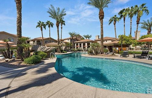 Tempe Apartment | Peaceful Escape - 5 Min to DT - King Bed,WiFi,Park -2041