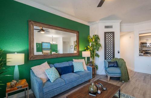 Tempe Apartment | Peaceful Escape - 5 Min to DT - King Bed,WiFi,Park -2041
