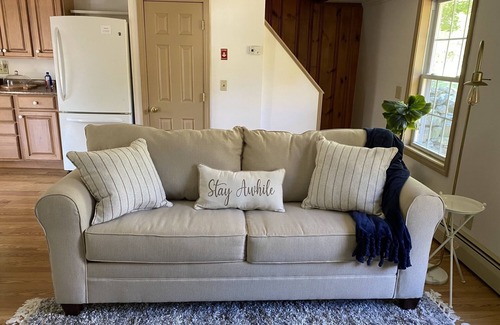 East Greenwich Cottage | Peaceful Escape - Cozy Cottage at Honey Rock Farm