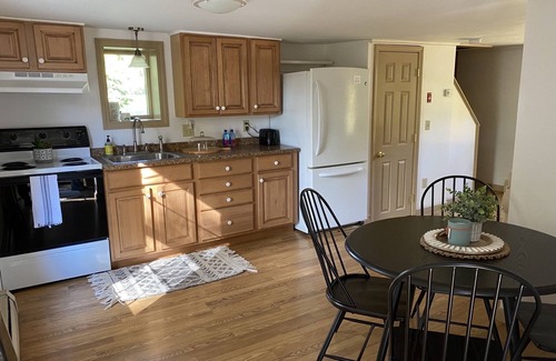 East Greenwich Cottage | Peaceful Escape - Cozy Cottage at Honey Rock Farm