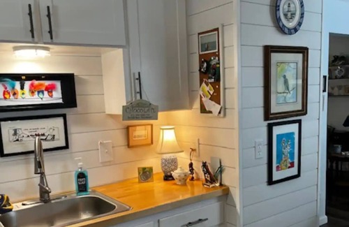 Hartwell Cottage | Peaceful Fall Get-A-Way on the Lake