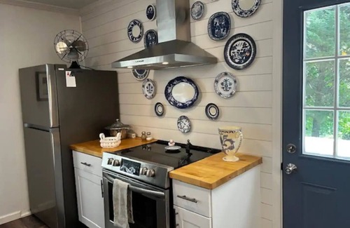 Hartwell Cottage | Peaceful Fall Get-A-Way on the Lake