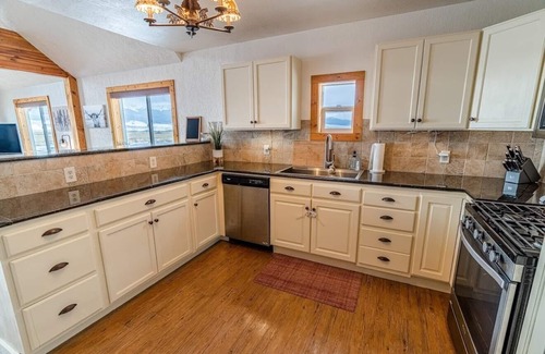 Westcliffe House | Peaceful, family friendly 2 BDR w/mountain views