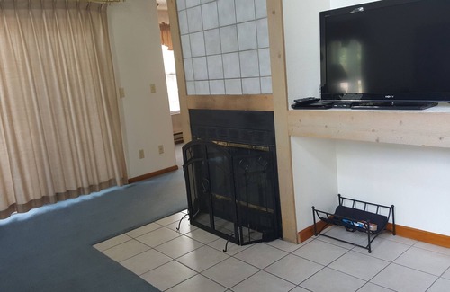 Pinetop Villa | Peaceful Family Friendly Resort Villa w Whirlpool Tub and Attached Garage