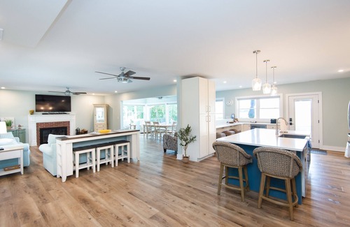 Cambridge House | Peaceful family get away with in ground pool and close to town
