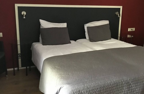 Renesse House | Peaceful Family Getaway w/Dining - nearby Local Attractions, Beach Escape