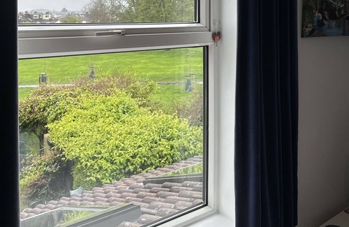 Horfield House | Peaceful Family Retreat Near Gloucester Road