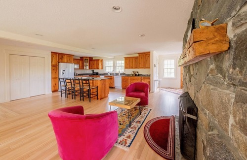 Andover House | Peaceful family retreat 100 acres and 10 minutes to Okemo, Lakes, National Park