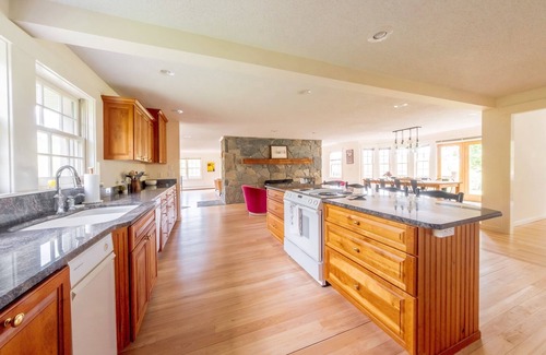 Andover House | Peaceful family retreat 100 acres and 10 minutes to Okemo, Lakes, National Park