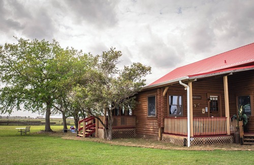 Okeechobee Cabin | Peaceful Farm Cabin Getaway, 2BR w/WiFi, AC & Sunrise Views