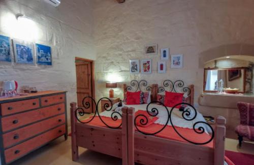Gharb Bed & Breakfast | Peaceful Farmhouse stay with cozy Yard