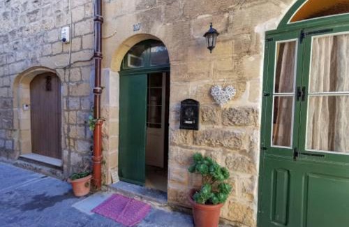 Gharb Bed & Breakfast | Peaceful Farmhouse stay with cozy Yard