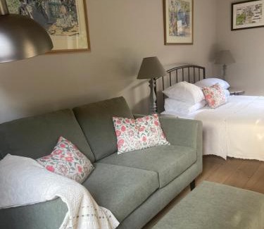 Royal Tunbridge Wells Apartment | Peaceful Garden Retreat in Tunbridge Wells