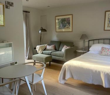 Royal Tunbridge Wells Apartment | Peaceful Garden Retreat in Tunbridge Wells