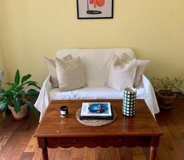 Ealing Common Apartment | Peaceful Garden View Apt. close to Central London