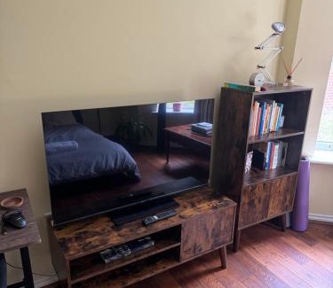 Ealing Common Apartment | Peaceful Garden View Apt. close to Central London