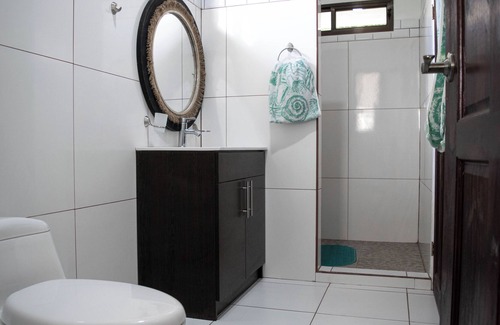 Matapalo House | Peaceful Gateway & Family Home to Enjoy the Nature Near Playa Linda Beach
