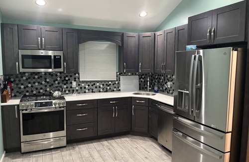 Roosevelt House | Peaceful Gathering Modern Kitchen & Living space