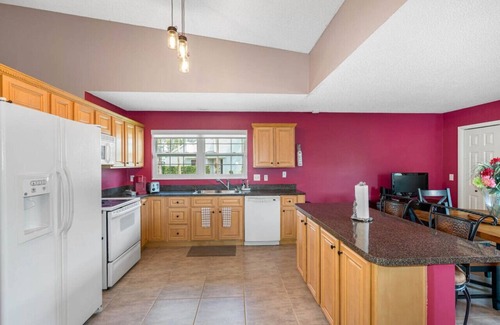 Greater Northdale House | Peaceful Geataway! Amazing location near all