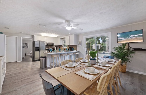 Isle of Palms House | Peaceful Getaway Heated Pool Mayo Jags Games Beach