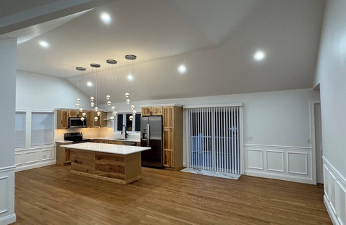Tiverton House | Peaceful Getaway - 3 bed home water Views, walk to Bally‘s Casino, Tiverton RI!