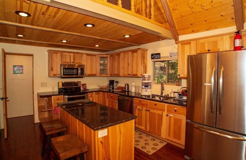 Groom Creek House | *Peaceful getaway *Close to Goldwater Lake *Cabin