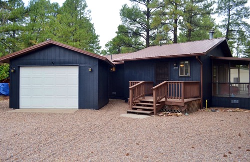 Torreon House | Peaceful Getaway In The Pines w/Screened Porch