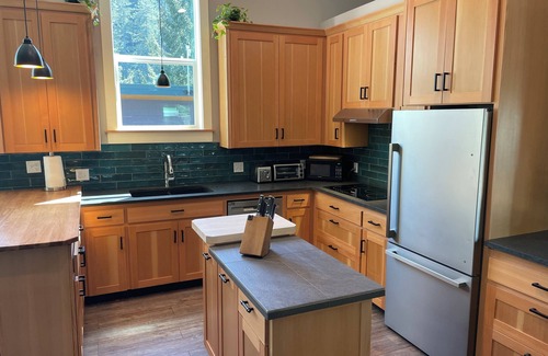 Hiouchi Apartment | Peaceful Guesthouse on the Smith River