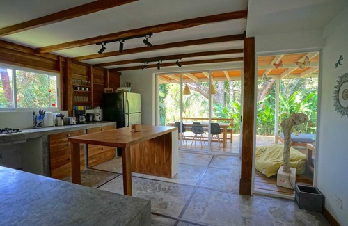 Manzanillo House | Peaceful haven between jungle and pristine beach