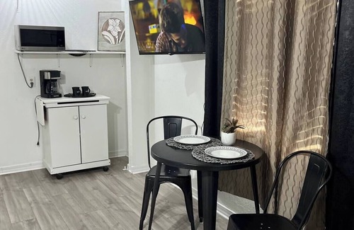 Maryvale House | Peaceful hidden Gem 1-bedroom casita with private entrance west Phoenix