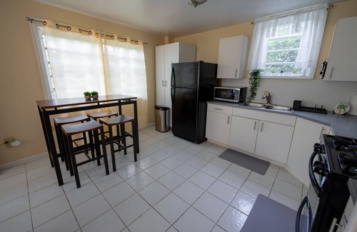 Estate Mount Pleasant West Apartment | Peaceful Hideaway