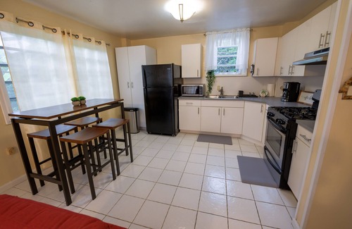 Estate Mount Pleasant West Apartment | Peaceful Hideaway