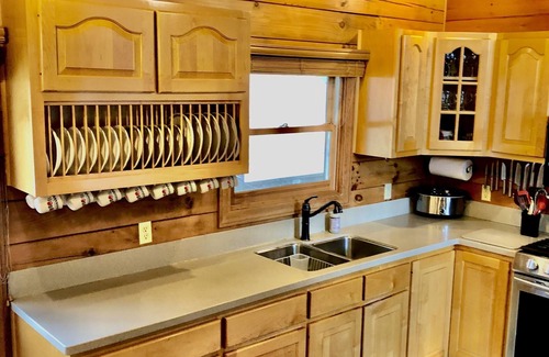 Centerville Cabin | Peaceful Hills Retreat Lodge with a Great View, a Pond, a Fireplace, Sleeps 10.