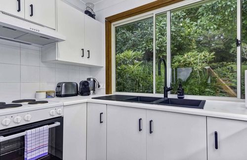 Knockrow House | Peaceful Hinterland Hideaway- 5 * Location! Quick links to Lennox & Byron.