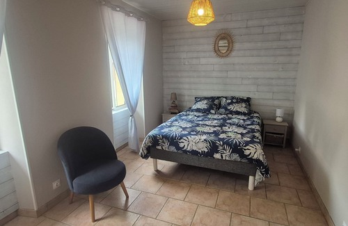 Saint-Laurent-de-Medoc House | Peaceful house between Médoc vineyards and Hourtin lake. Pool area.