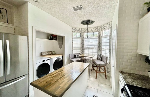 North San Antonio - SAT House | Peaceful Home ~ 30’ private koi pond ~ Extended Stays