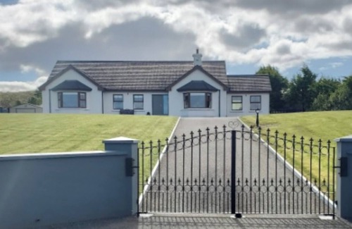 Caragh Cottage | Peaceful home,centrally located for Ring of Kerry, Dingle and Killarney