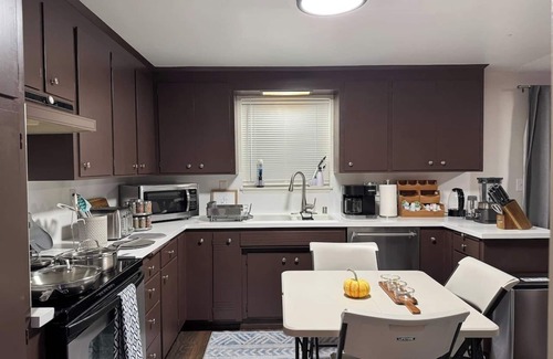 Kent House | Peaceful Home-Centrally Located West Hill, Kent