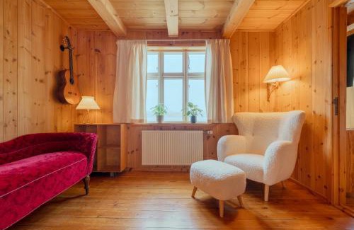 Elduvik House | Peaceful Home with Ocean Views in Elduvík
