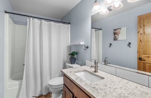Southwest Bend House | Peaceful & idyllic Bend garden home 1.5 miles from the Old Mill!