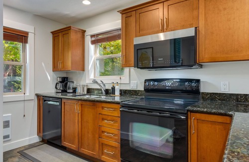 Regional District of Nanaimo Cabin | Peaceful, immaculate & fully equipped!
