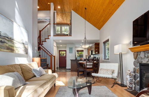 Regional District of Nanaimo Cabin | Peaceful, immaculate & fully equipped!