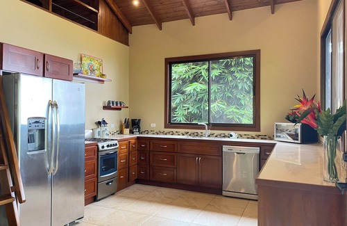 Uvita House | Peaceful Jungle Setting with Expansive Whales Tail/Ocean View