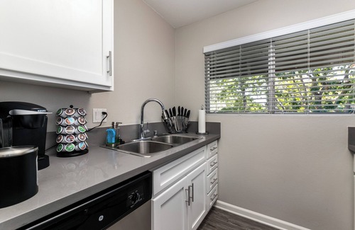 Thousand Oaks Apartment | Peaceful King Suite near FSAC & Proactive Sports w/Gym Access & 1 Gig WiFi