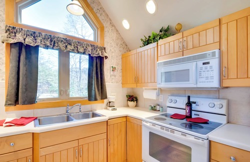 Lake Lure Cottage | Peaceful Lake Lure Cabin w/Fireplace!