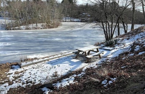 Greenwich Apartment | Peaceful lakeside retreat in Greenwich [2BR, 1BA]