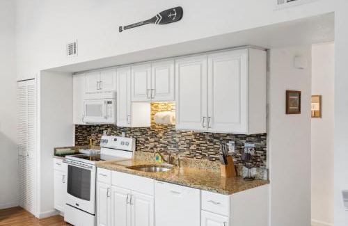 Branson House | Peaceful Lakeview Escape - For 6