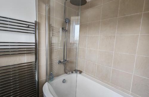 Bromley Cross House | Peaceful Large Double Room l 55inch TV l Garden View